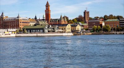 Vy över inre hamnen och centrum med Rådhuset, The Tivoli och Tullhuset.